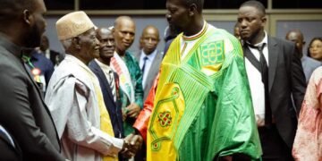 Visite d’État en Côte d’Ivoire : Mamadi Doumbouya chaleureusement accueilli à Abidjan
