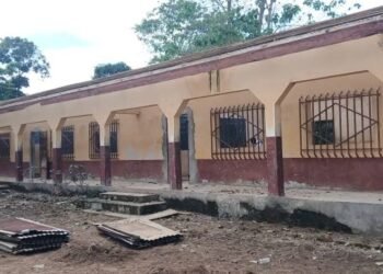 Tanènè : le Colonel El Hadj Abdoul Karim Kaba soutient la rénovation du collège