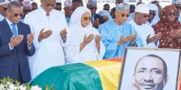 ABIDJAN  : LA DÉPOUILLE DE SIDYA TOURÉ ARRIVE À L’AÉROPORT FÉLIX-HOUPHOUËT-BOIGNY