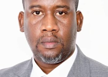 Justice : Mamadi Doumbouya accorde sa grâce à Aliou Bah