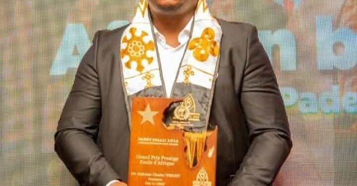 Guinée : Alphonse Charles Wright distingué comme meilleur acteur africain de la justice et de la transparence
