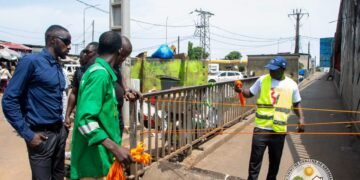 Gbessia : la passerelle du rond-point désormais interdite aux motos en raison de son état de dégradation