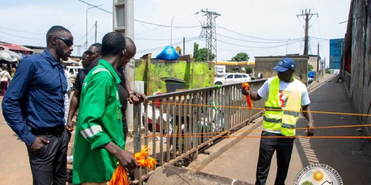 Gbessia : la passerelle du rond-point désormais interdite aux motos en raison de son état de dégradation