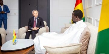 Guinée : Mamadi Doumbouya reçoit les ambassadeurs de Chine, du Japon et d’Algérie